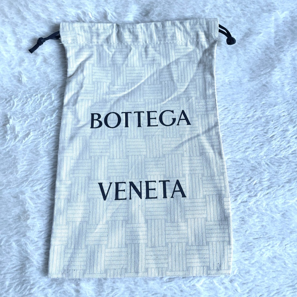 Bottega Veneta Cream Drawstring Bag ✨